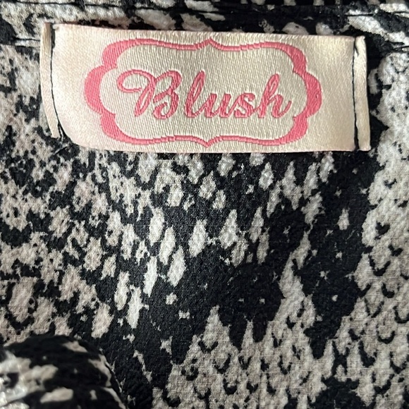 BLUSH Snake Print Plunge V-Neckline Ruffle Long Sleeve Romper Size M - Picture 9 of 9